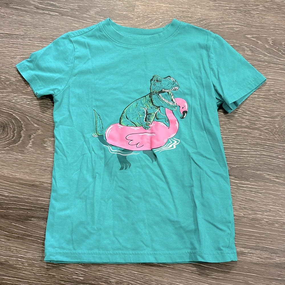 Cat & Jack dinosaur t shirt. Size 6/7 S ♥️
